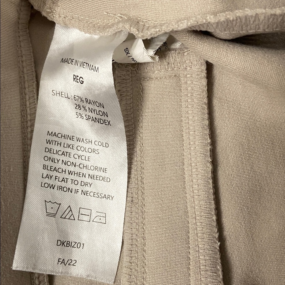 Quince Ultra-Stretch Ponte Straight Leg Pants in Ecru, size XS, 30” inseam - Picture 8 of 9